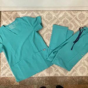 Figs Surgical Green Scrub Set.